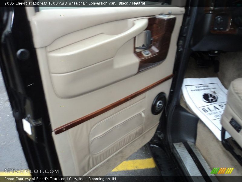 Black / Neutral 2005 Chevrolet Express 1500 AWD Wheelchair Conversion Van
