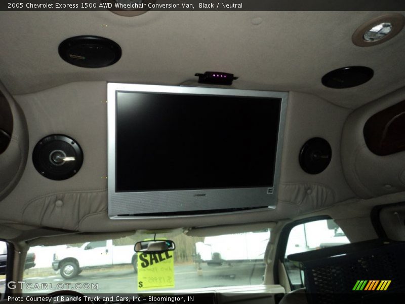 Black / Neutral 2005 Chevrolet Express 1500 AWD Wheelchair Conversion Van