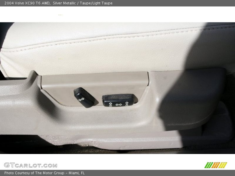 Silver Metallic / Taupe/Light Taupe 2004 Volvo XC90 T6 AWD