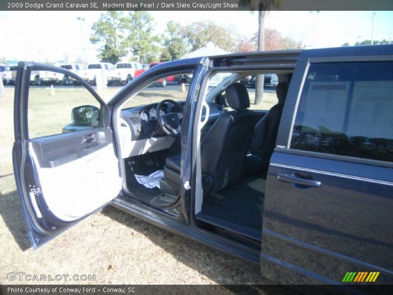 Modern Blue Pearl / Dark Slate Gray/Light Shale 2009 Dodge Grand Caravan SE
