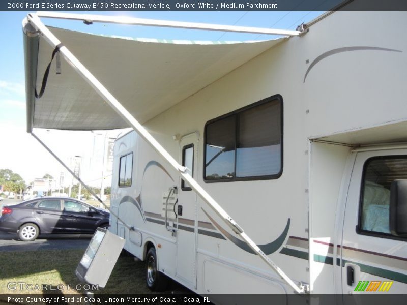 Oxford White / Medium Parchment 2000 Ford E Series Cutaway E450 Recreational Vehicle