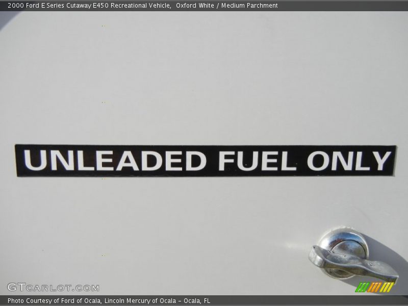 Oxford White / Medium Parchment 2000 Ford E Series Cutaway E450 Recreational Vehicle