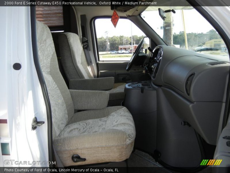 Oxford White / Medium Parchment 2000 Ford E Series Cutaway E450 Recreational Vehicle