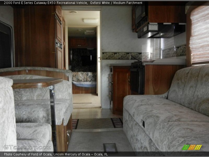 Oxford White / Medium Parchment 2000 Ford E Series Cutaway E450 Recreational Vehicle