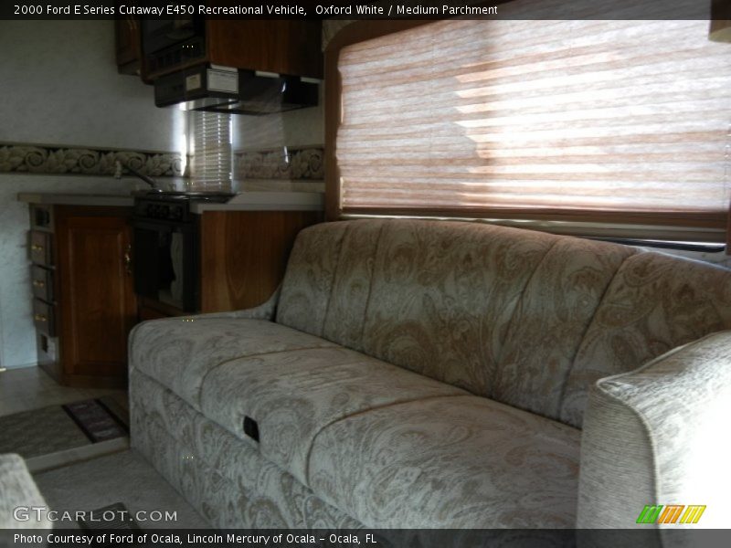 Oxford White / Medium Parchment 2000 Ford E Series Cutaway E450 Recreational Vehicle