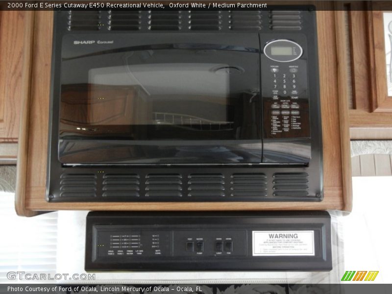 Oxford White / Medium Parchment 2000 Ford E Series Cutaway E450 Recreational Vehicle