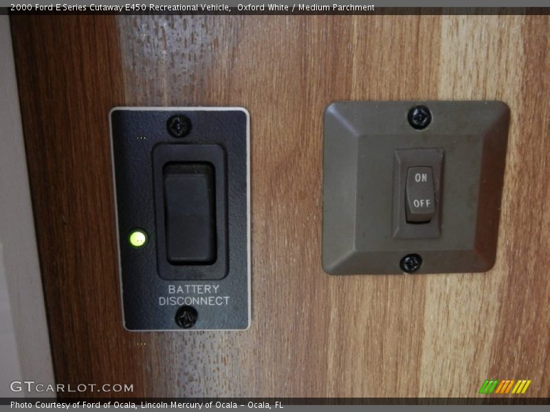 Oxford White / Medium Parchment 2000 Ford E Series Cutaway E450 Recreational Vehicle