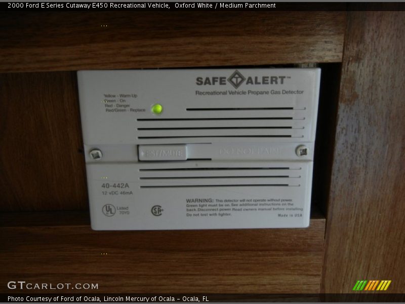 Oxford White / Medium Parchment 2000 Ford E Series Cutaway E450 Recreational Vehicle