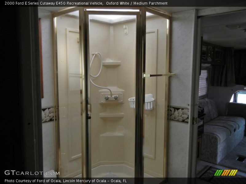 Oxford White / Medium Parchment 2000 Ford E Series Cutaway E450 Recreational Vehicle