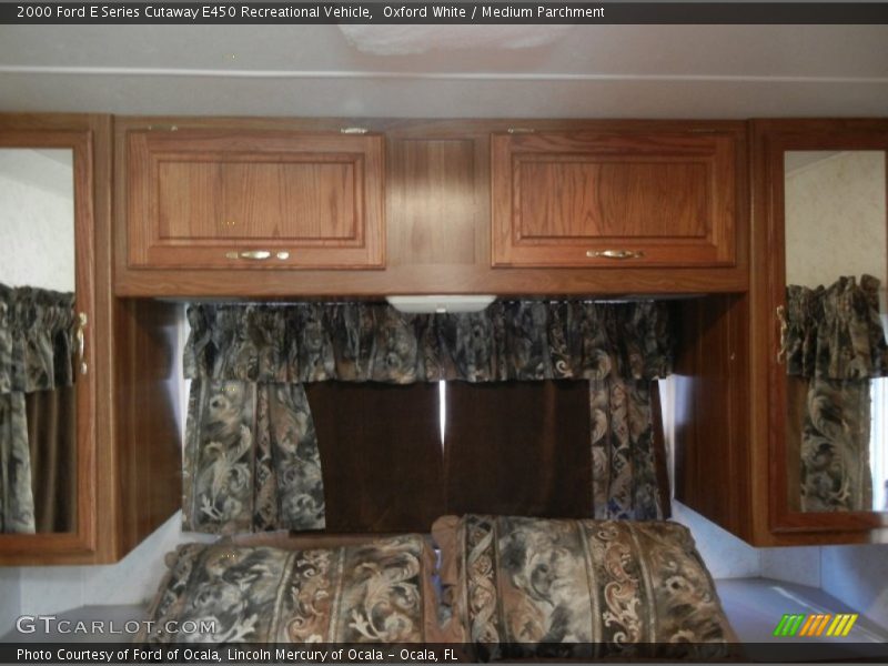 Oxford White / Medium Parchment 2000 Ford E Series Cutaway E450 Recreational Vehicle