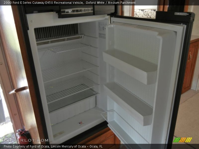 Oxford White / Medium Parchment 2000 Ford E Series Cutaway E450 Recreational Vehicle