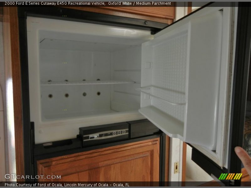 Oxford White / Medium Parchment 2000 Ford E Series Cutaway E450 Recreational Vehicle