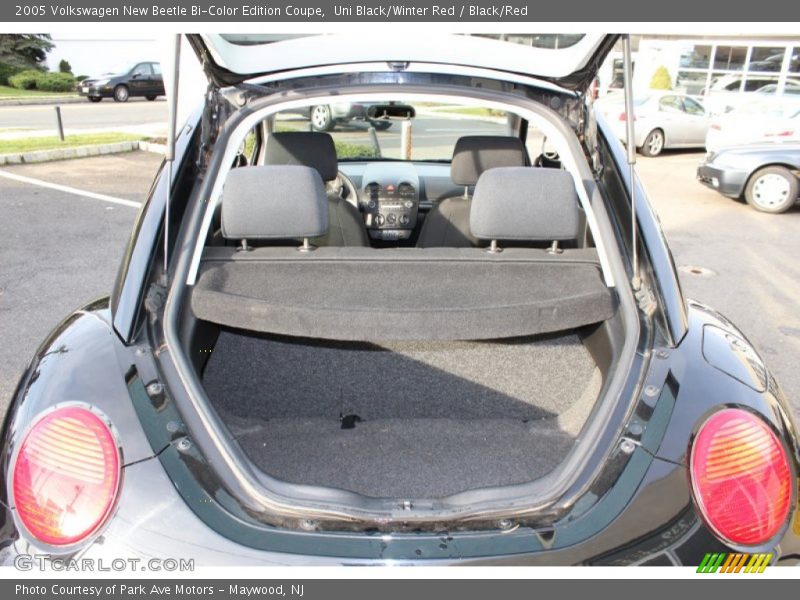 Uni Black/Winter Red / Black/Red 2005 Volkswagen New Beetle Bi-Color Edition Coupe