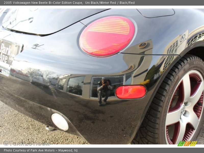 Uni Black/Winter Red / Black/Red 2005 Volkswagen New Beetle Bi-Color Edition Coupe
