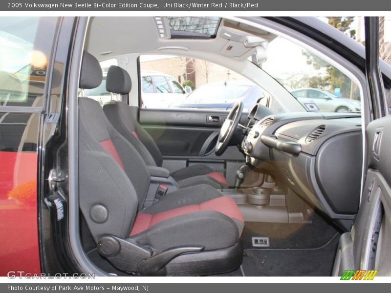 Uni Black/Winter Red / Black/Red 2005 Volkswagen New Beetle Bi-Color Edition Coupe