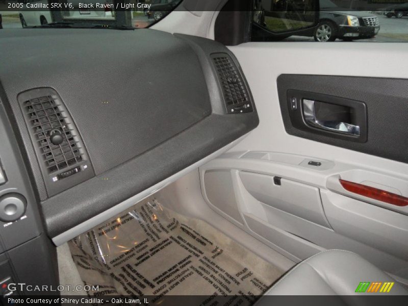 Black Raven / Light Gray 2005 Cadillac SRX V6
