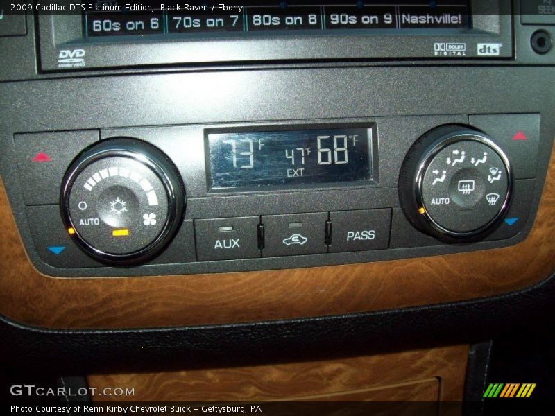 Controls of 2009 DTS Platinum Edition