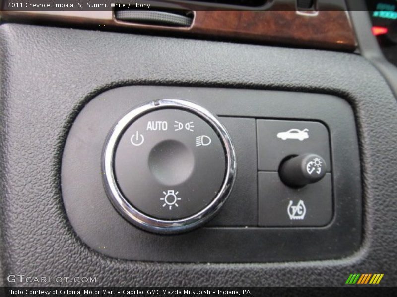 Summit White / Ebony 2011 Chevrolet Impala LS