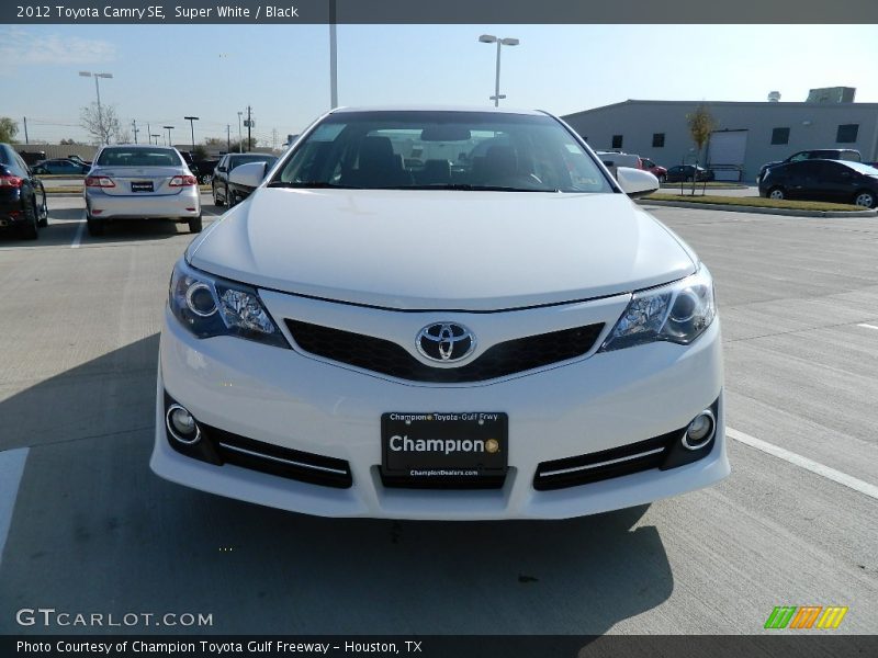 Super White / Black 2012 Toyota Camry SE