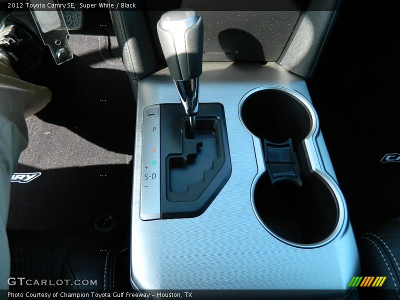 Super White / Black 2012 Toyota Camry SE