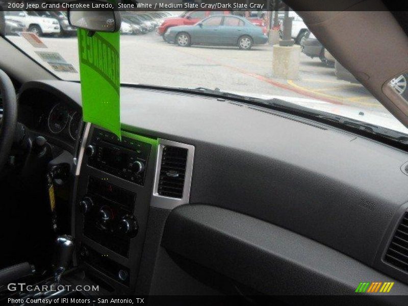 Stone White / Medium Slate Gray/Dark Slate Gray 2009 Jeep Grand Cherokee Laredo
