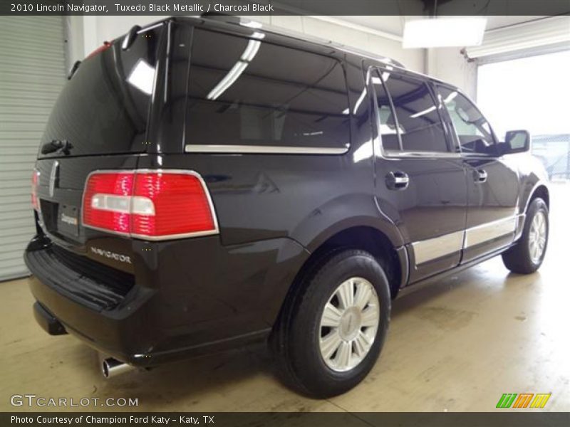 Tuxedo Black Metallic / Charcoal Black 2010 Lincoln Navigator
