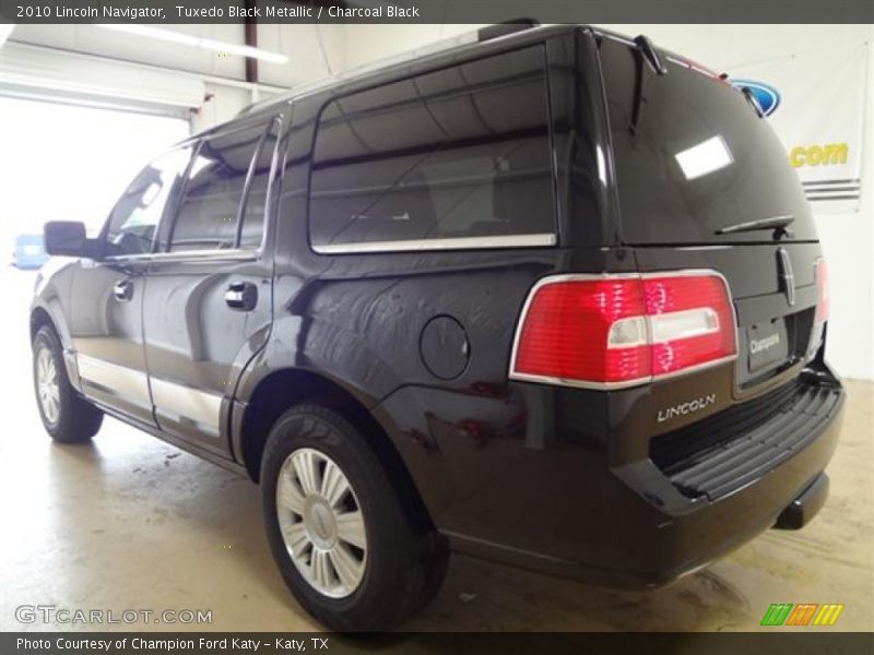 Tuxedo Black Metallic / Charcoal Black 2010 Lincoln Navigator