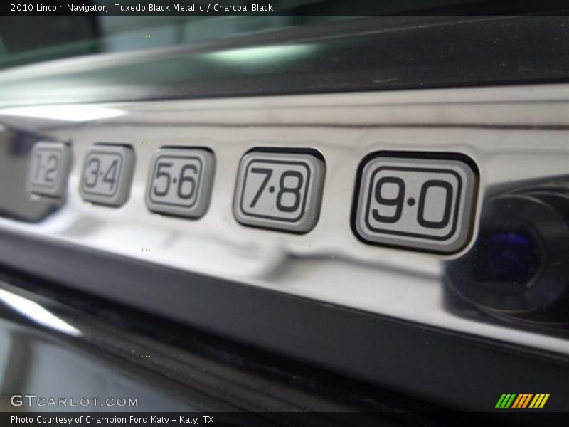 Tuxedo Black Metallic / Charcoal Black 2010 Lincoln Navigator