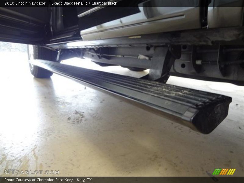 Tuxedo Black Metallic / Charcoal Black 2010 Lincoln Navigator