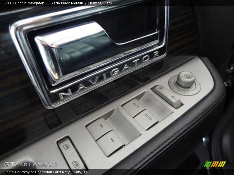 Tuxedo Black Metallic / Charcoal Black 2010 Lincoln Navigator