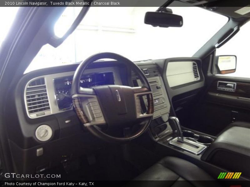 Tuxedo Black Metallic / Charcoal Black 2010 Lincoln Navigator