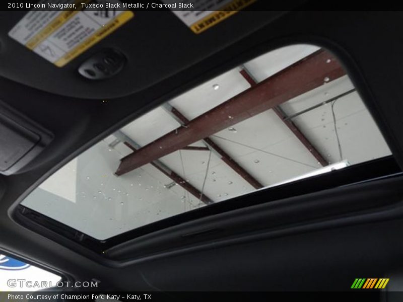 Tuxedo Black Metallic / Charcoal Black 2010 Lincoln Navigator