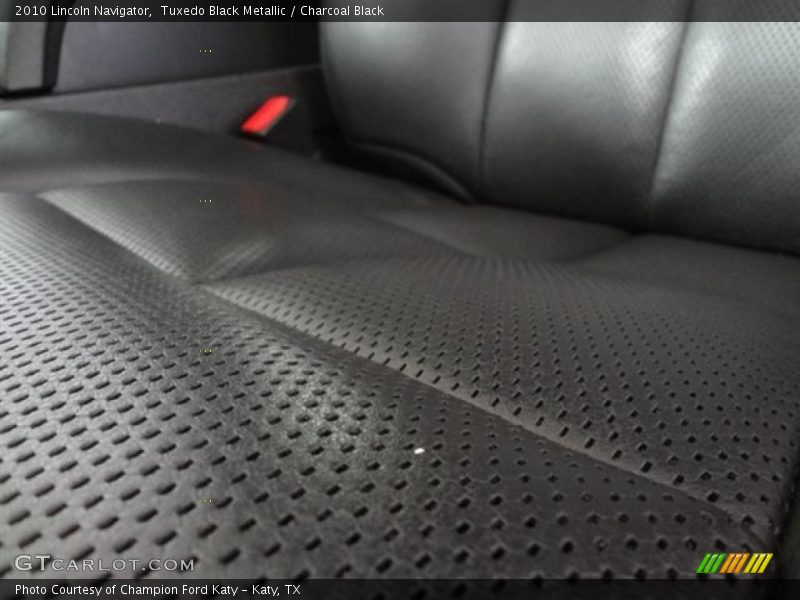 Tuxedo Black Metallic / Charcoal Black 2010 Lincoln Navigator