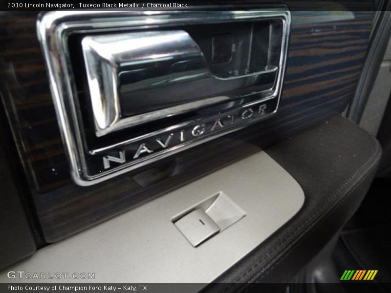 Tuxedo Black Metallic / Charcoal Black 2010 Lincoln Navigator