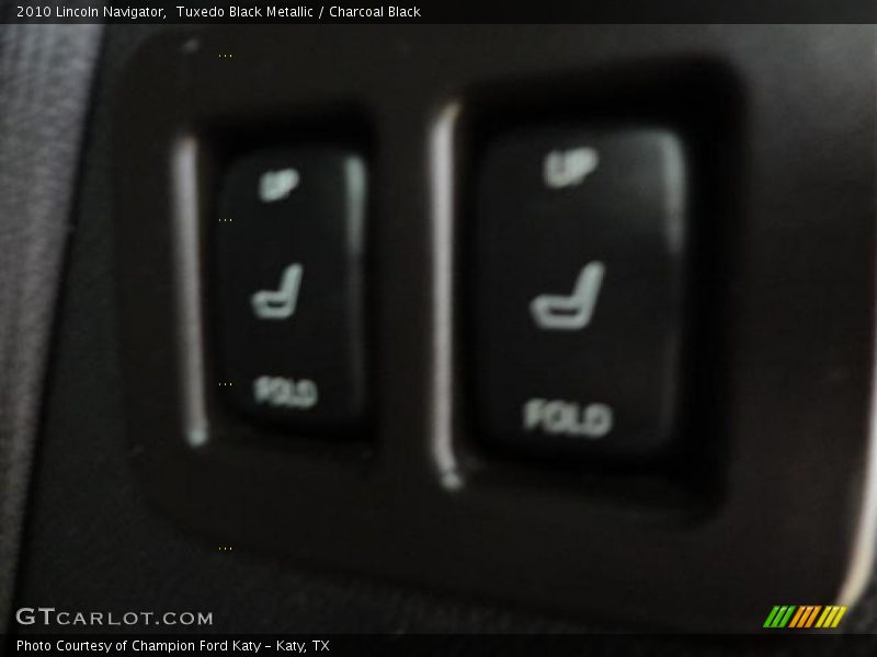 Tuxedo Black Metallic / Charcoal Black 2010 Lincoln Navigator