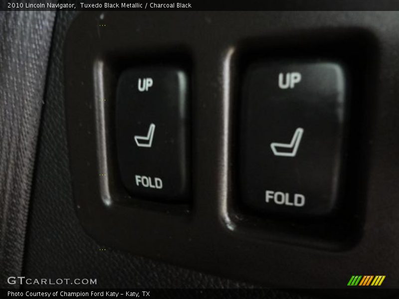 Tuxedo Black Metallic / Charcoal Black 2010 Lincoln Navigator