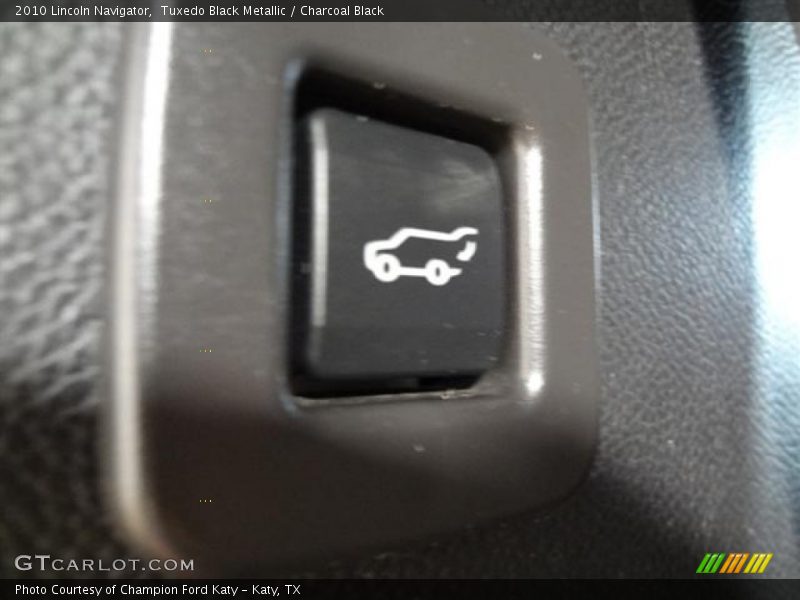 Tuxedo Black Metallic / Charcoal Black 2010 Lincoln Navigator