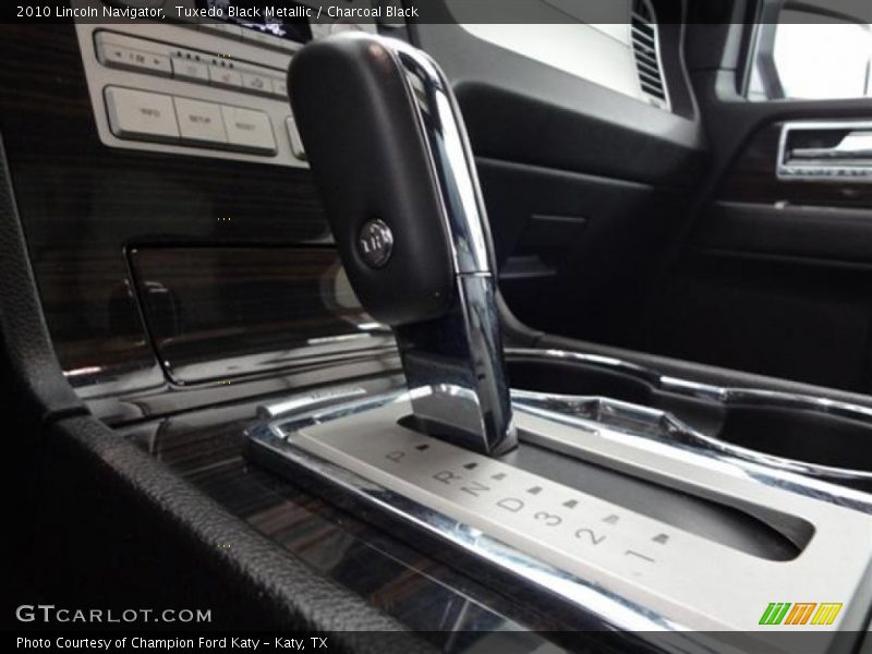 Tuxedo Black Metallic / Charcoal Black 2010 Lincoln Navigator