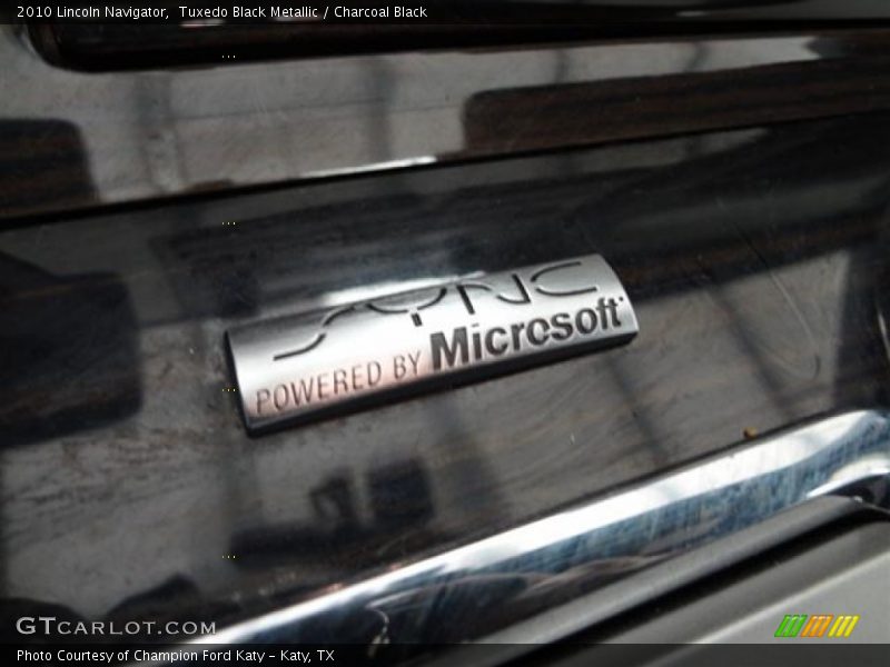 Tuxedo Black Metallic / Charcoal Black 2010 Lincoln Navigator