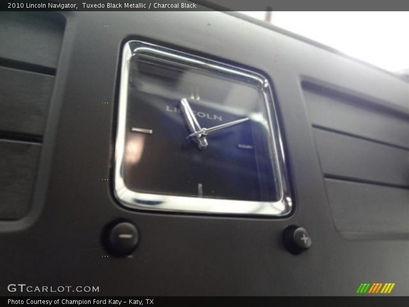 Tuxedo Black Metallic / Charcoal Black 2010 Lincoln Navigator