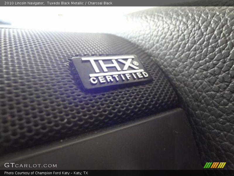 Tuxedo Black Metallic / Charcoal Black 2010 Lincoln Navigator