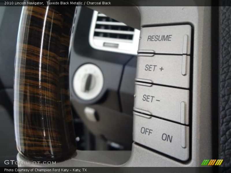 Tuxedo Black Metallic / Charcoal Black 2010 Lincoln Navigator