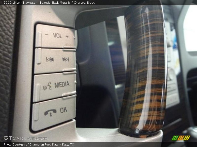 Tuxedo Black Metallic / Charcoal Black 2010 Lincoln Navigator