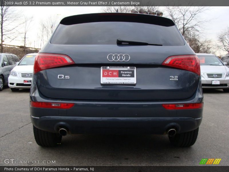 Meteor Gray Pearl Effect / Cardamom Beige 2009 Audi Q5 3.2 Premium quattro