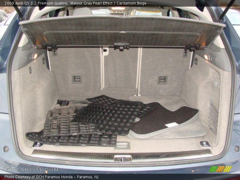 Meteor Gray Pearl Effect / Cardamom Beige 2009 Audi Q5 3.2 Premium quattro