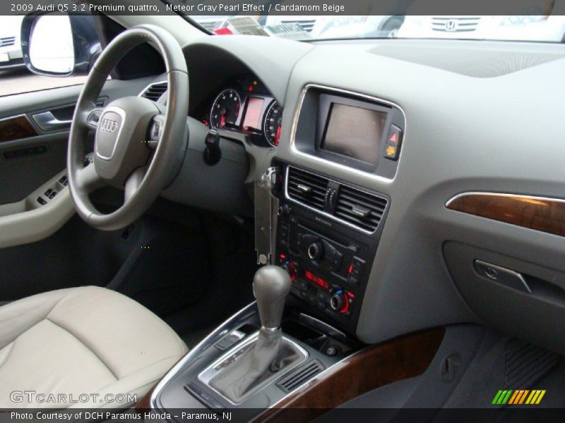 Meteor Gray Pearl Effect / Cardamom Beige 2009 Audi Q5 3.2 Premium quattro