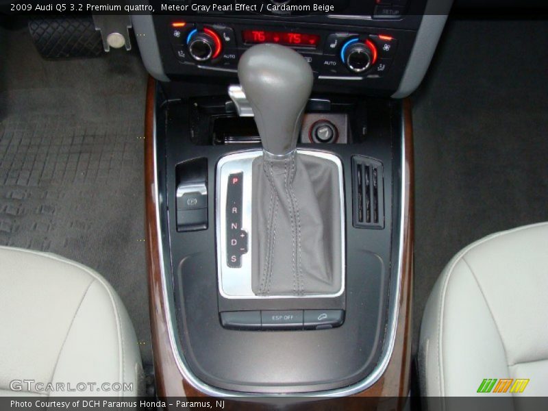 Meteor Gray Pearl Effect / Cardamom Beige 2009 Audi Q5 3.2 Premium quattro
