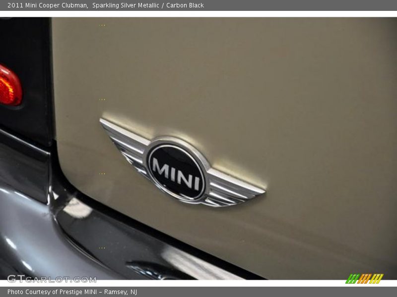 Sparkling Silver Metallic / Carbon Black 2011 Mini Cooper Clubman