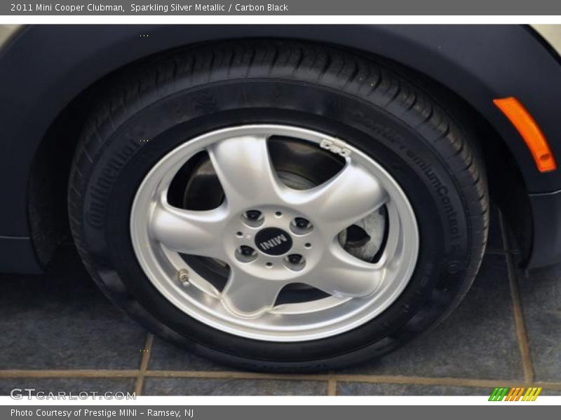 Sparkling Silver Metallic / Carbon Black 2011 Mini Cooper Clubman