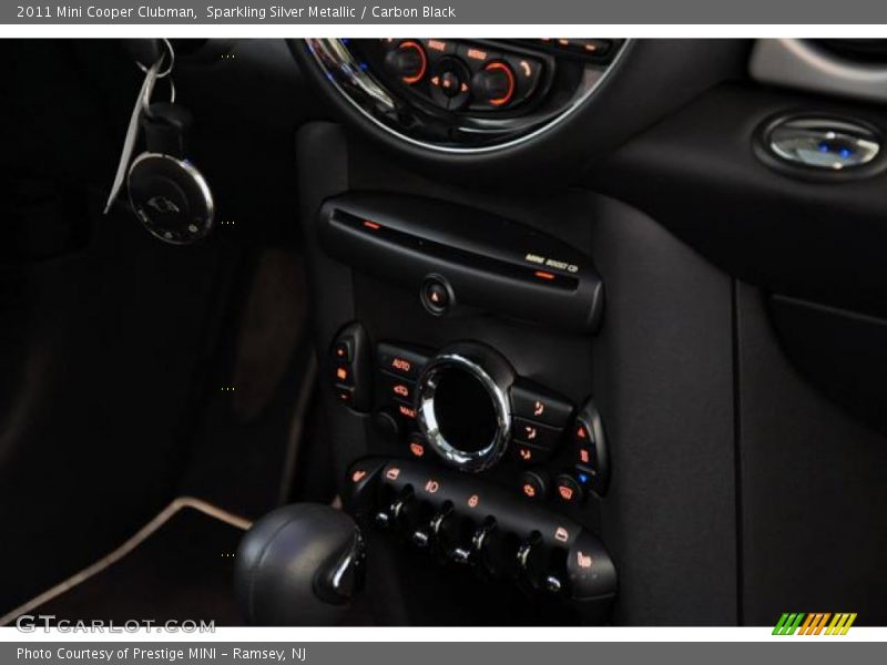 Sparkling Silver Metallic / Carbon Black 2011 Mini Cooper Clubman